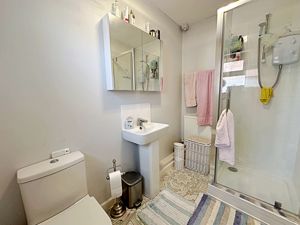 Ensuite- click for photo gallery